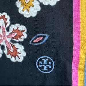 Tory Burch - Black and multicolor floral print (Hopwell) wool scarf